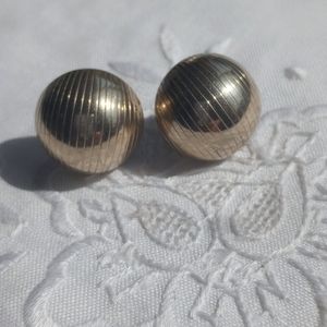 Gorgeous Art Deco style button silver tone ribbed screw back earrings